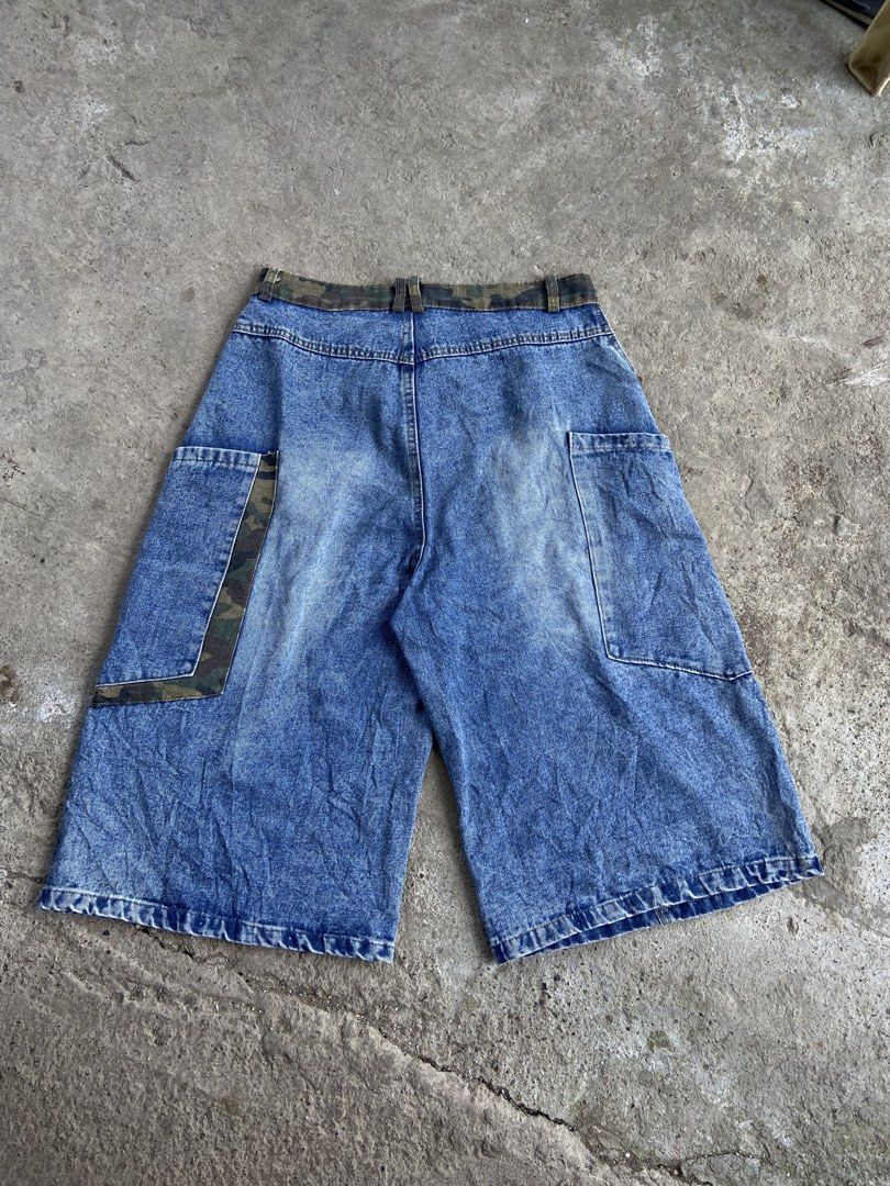 Verblee Acid Jorts Big Pocket (Category: Shorts) located in Cavite. Submitted by abasolo_jv (Listing ID 1464291525, Image 2). Description: Excellent Condition 10/10 Color Rate No issues No Flaws m on tag 32-33 Ganda nito pang porma fresh from bale paunahan nalang po offer lang po .