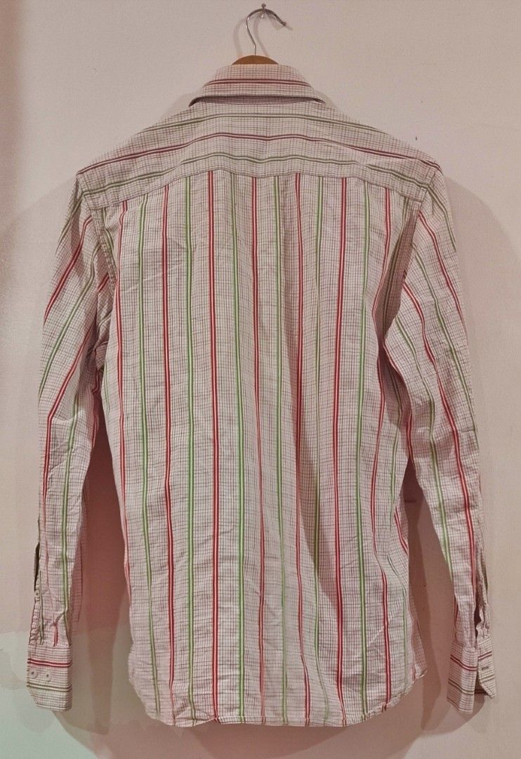 Vertical multitone pinstripe styling with a structured pointed shirt collar by edc esprit (Category: Formal Shirts) located in Cabanatuan. Submitted by miss.maia (Listing ID 1464949940, Image 2). Description: Brand Line: edc by Esprit Design: Vertical multitone pinstripe styling with a structured pointed shirt collar. Fit: Typically tailored in a comfortable casual or regular fit standard for the line..
