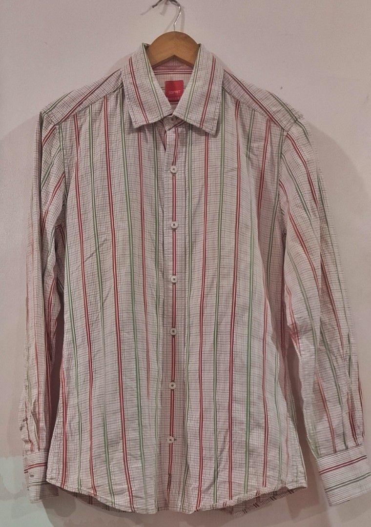 Vertical multitone pinstripe styling with a structured pointed shirt collar by edc esprit (Category: Formal Shirts) located in Cabanatuan. Submitted by miss.maia (Listing ID 1464949940, Image 1). Description: Brand Line: edc by Esprit Design: Vertical multitone pinstripe styling with a structured pointed shirt collar. Fit: Typically tailored in a comfortable casual or regular fit standard for the line..