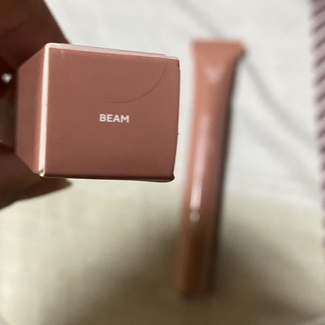VICE SHOWGLOSS Perfect Kizz Lip Gloss in Beam (Category: Makeup) located in Baguio. Submitted by from.deana (Listing ID 1464896077, Image 2). Description: - Brand: SHOWGLOSS - Product: High Shine Lip Gloss - Shade: Beam - Volume: 12ml - Packaging: Comes in original box - Condition: Like new, swatched only.
