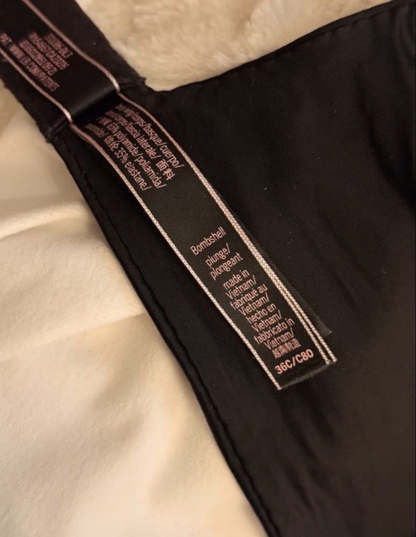 Victoria’s Secret Bombshell Plunge Push-up (Category: Undergarments & Loungewear) located in Manila. Submitted by prelovedbyjana (Listing ID 1464819248, Image 3). Description: Size 36C / C80 Bnew no tag Rfs: pasalubong from states and wrong size (im cup B) Dm for more pics & details Comes w paper bag .