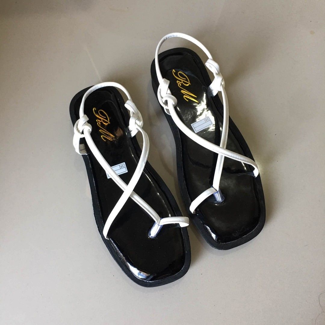 Vietnam sandals (Category: Flats & Sandals) located in Subic. Submitted by ayvee.ph (Listing ID 1464775331, Image 3). Description: Vietnam sandals Very pretttyy!!!!!! Rfs: Maluwag skn An inch heel Malambot sa paa 🙂 No inclusion Good as bnew Never pa nagamit kkaorder lng No flaws Size: 8 24cm for slim feet Price: 500 📍Olongapo / Subic 🚛Reg J&T door to door del.