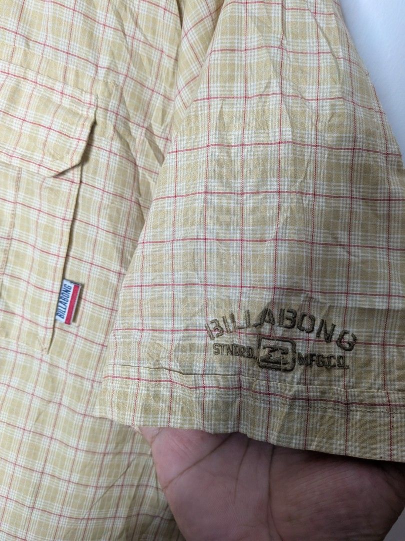 Vintage Billabong Buttondown (Category: Tshirts & Polo Shirts ) located in Paniqui. Submitted by fndrs.kprs.ph (Listing ID 1464901886, Image 3). Description: Vintage Billabong Polo Size on tag: XL 26x30 Color rate: 9.5/10 Condition: 9.5/10 Issue: Washable stain.