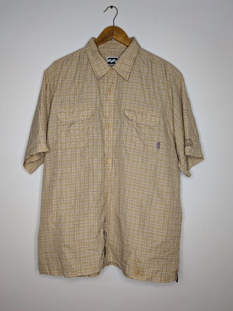 Vintage Billabong Buttondown (Category: Tshirts & Polo Shirts ) located in Paniqui. Submitted by fndrs.kprs.ph (Listing ID 1464901886, Image 1). Description: Vintage Billabong Polo Size on tag: XL 26x30 Color rate: 9.5/10 Condition: 9.5/10 Issue: Washable stain.