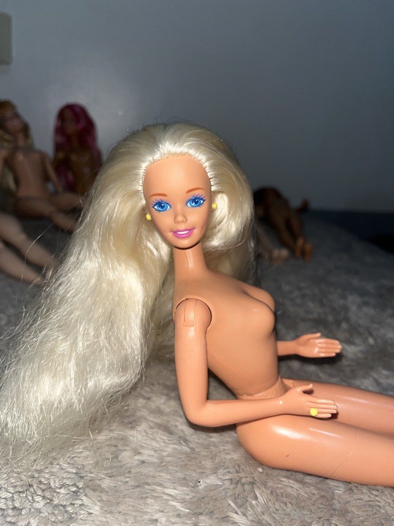 Vintage Blonde Barbie Doll (Category: Kids Toys) located in Zaragoza. Submitted by anikaniknibinipray (Listing ID 1464901024, Image 3). Description: 🩷 DOLL ANIKS FOR SALE OR TRADE!🩷 ✨ House Rules:✨ 1. Comment “MINE” only if you’re 100% sure. You may also comment “HOLD” if you still have inquiries/questions about the item. 2. Payment: GCash or GoTyme. 3. Shipping: via J&T or LBC. 4. Reservation: Allowed with a ₱100 down payment, which is non-ref
