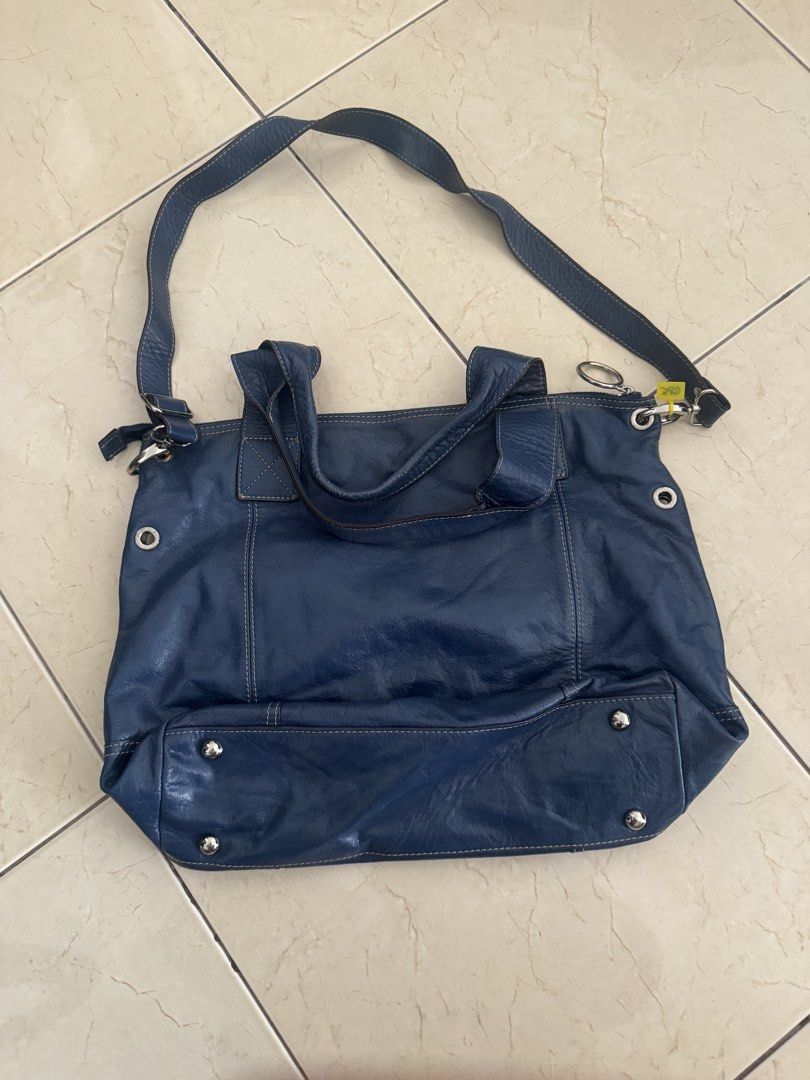 Vintage Blue Leather Shoulder Bag w/ Strap (Category: Shoulder Bags) located in Makati City. Submitted by lumpiawrapper (Listing ID 1464821472, Image 2). Description: - Brand: DIVABED - Color: Blue - Material: Leather - Carrying Options: Double carry handles + long strap - Pockets: Multiple exterior zippered pockets, interior slip pockets, and an inner zip pocket - Closure: Main zip closure - Extra Features: Metal hardware and 4 bottom protective