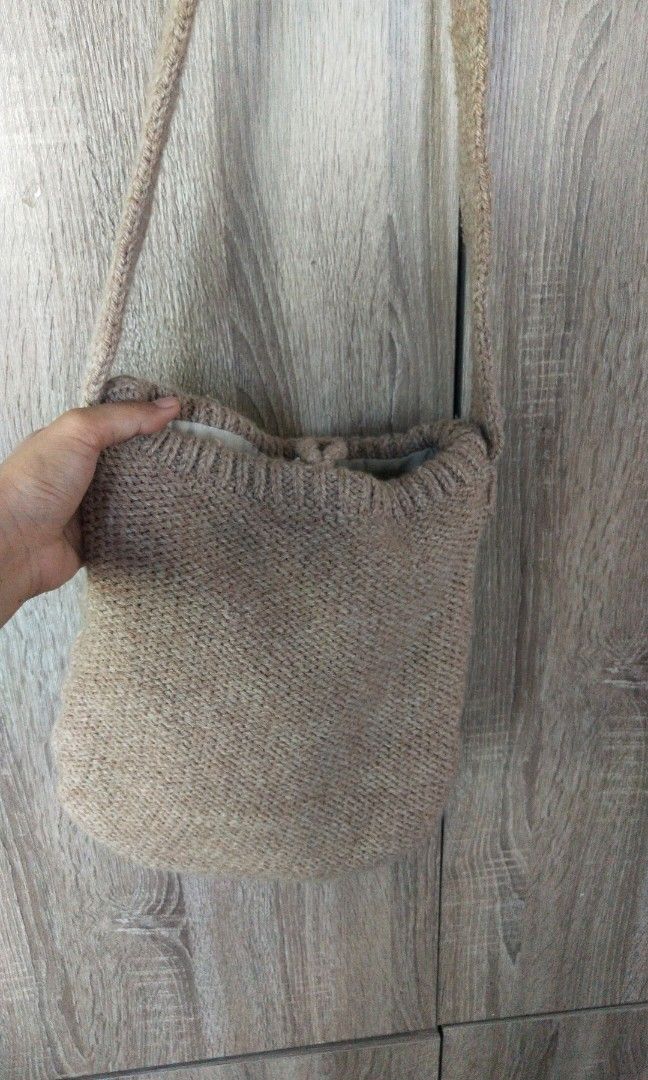 Vintage Boho Cable Knit Shoulder Sling Bag (Category: Cross-body Bags) located in San Fernando. Submitted by luckyflower.e9e5ed (Listing ID 1464866519, Image 3). Description: Material: Thick Chunky Knit Yarn (Wool/Acrylic Blend) Description: Selling this lovely, cozy bohemian-style shoulder sling bag featuring a beautiful, intricate cable-knit braided pattern on the front. Perfect for adding a warm, textured, neutral element to your casual daily 