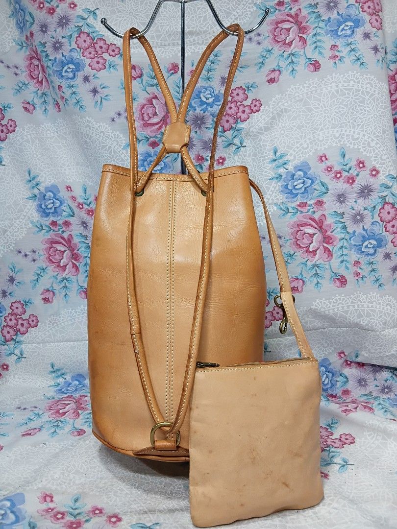 VINTAGE BREE NATURAL VACHETTA LEATHER DRAWSTRING BUCKET BACKPACK (Category: Backpacks) located in General Mariano Alvarez. Submitted by adonid (Listing ID 1464846212, Image 2). Description: VINTAGE BREE NATURAL VACHETTA LEATHER DRAWSTRING BUCKET BACKPACK GOOD CONDITION NORMAL SIGN USAGE ONLY.