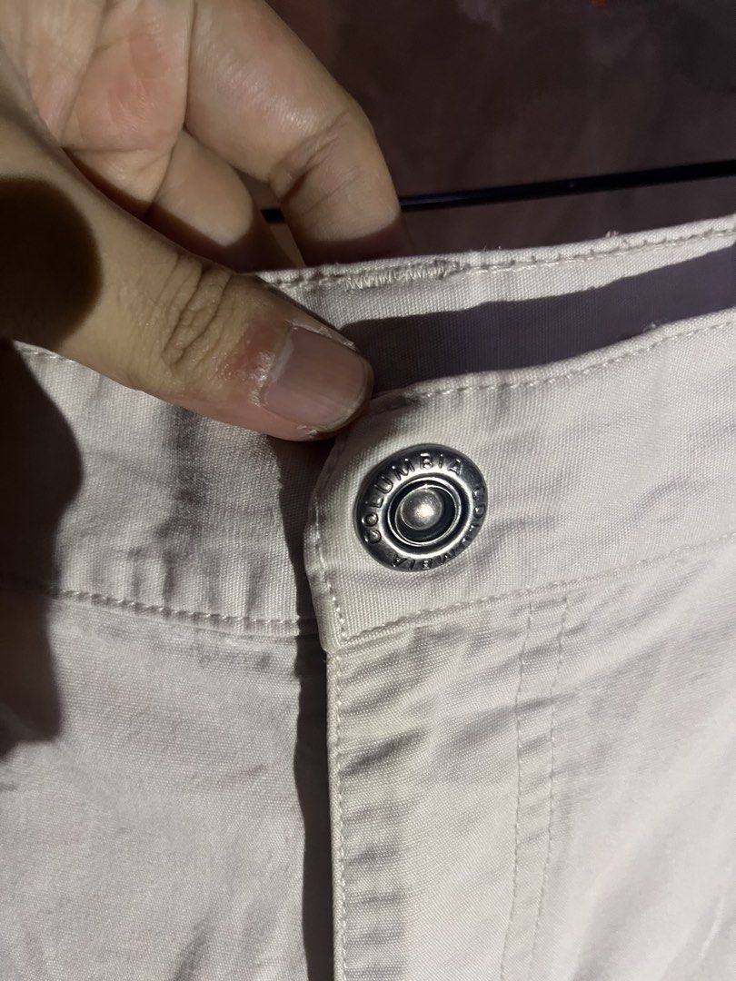 Vintage Columbia Cargo Shorts (Category: Shorts) located in Quezon City. Submitted by yaboypong (Listing ID 1464824321, Image 2). Description: 21W 21L 14LO Washable Storage stain Negotiable.