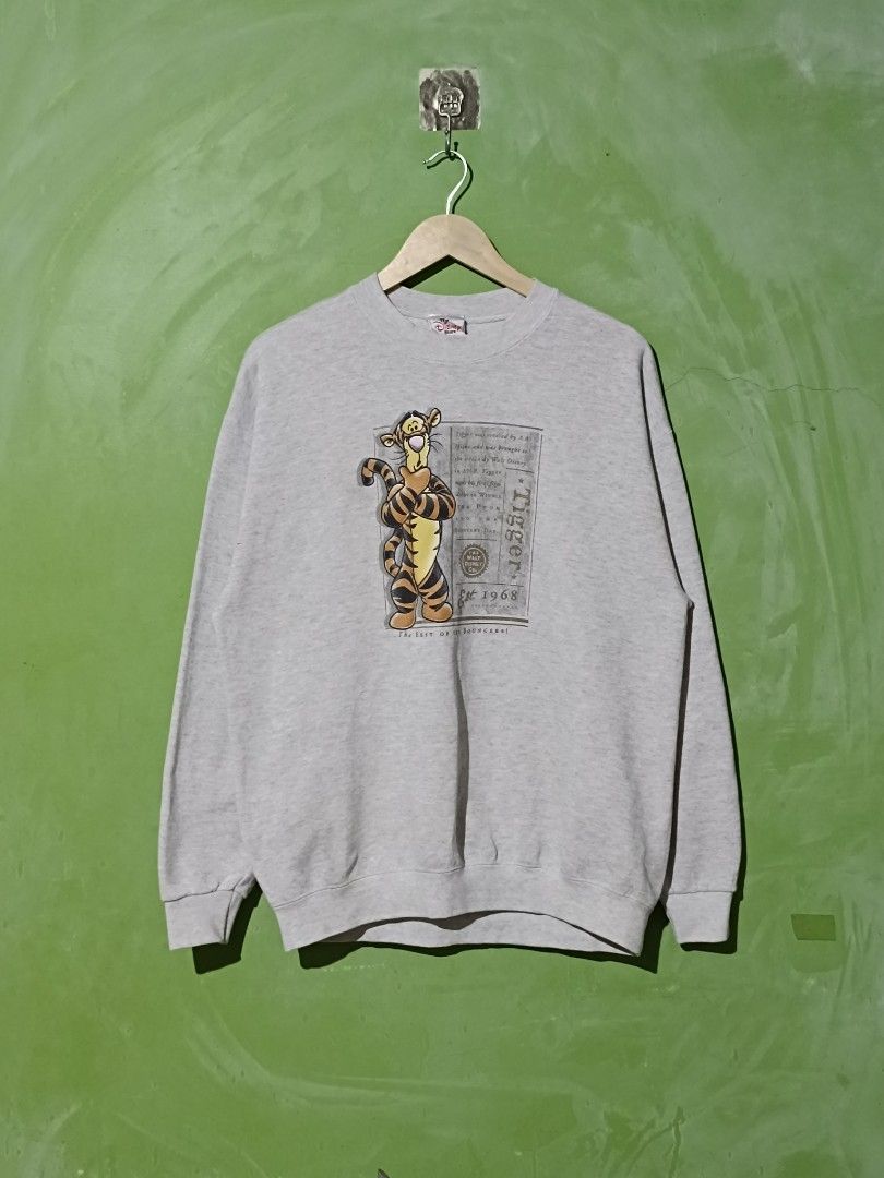 Vintage Disney Tigger Sweatshirt (Category: Coats, Jackets and Outerwear) located in Pateros City. Submitted by thrifttheory.grt (Listing ID 1464868202, Image 1). Description: Dimensions: W - 23.5 L - 28 Color Rate: 9.5/10 Condition: 9.5/10 750 + sf 📍 location - Pateros Courier: J&T Express/Lalamove MOP: GCASH/MAYA 📌 NO CANCELLATION! 📌 NO REFUND 📌 GCASH ONLY, NO COD 📌 PAYMENT FIRST.