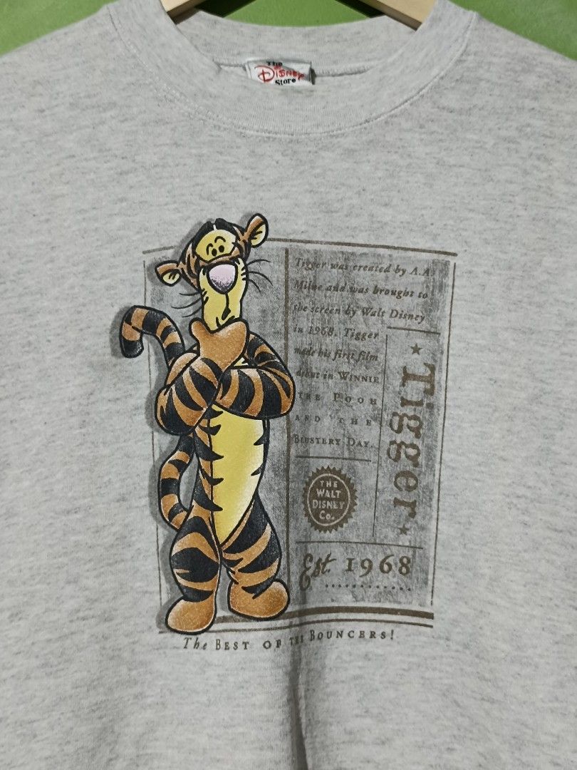 Vintage Disney Tigger Sweatshirt (Category: Coats, Jackets and Outerwear) located in Pateros City. Submitted by thrifttheory.grt (Listing ID 1464868202, Image 2). Description: Dimensions: W - 23.5 L - 28 Color Rate: 9.5/10 Condition: 9.5/10 750 + sf 📍 location - Pateros Courier: J&T Express/Lalamove MOP: GCASH/MAYA 📌 NO CANCELLATION! 📌 NO REFUND 📌 GCASH ONLY, NO COD 📌 PAYMENT FIRST.