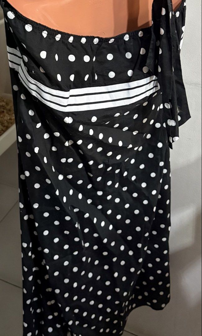 Vintage Esprit Halter Dress (Category: Dresses) located in Marikina City. Submitted by thrifty_trinkets_by_anais (Listing ID 1464798212, Image 2). Description: 🌸 Selling own preloved/brand new items for less - EVERYTHING is negotiable as long as REASONABLE in price 🤗 🙏🏻 Please also check my account for more marked down items 🫶 📍Marikina near S&R/Uniqlo 💳 Maribank/Maya/Gcash 🏍️ Grab/Lalamove/J&T (by schedule) 🗓️ Offers/Reservations will b