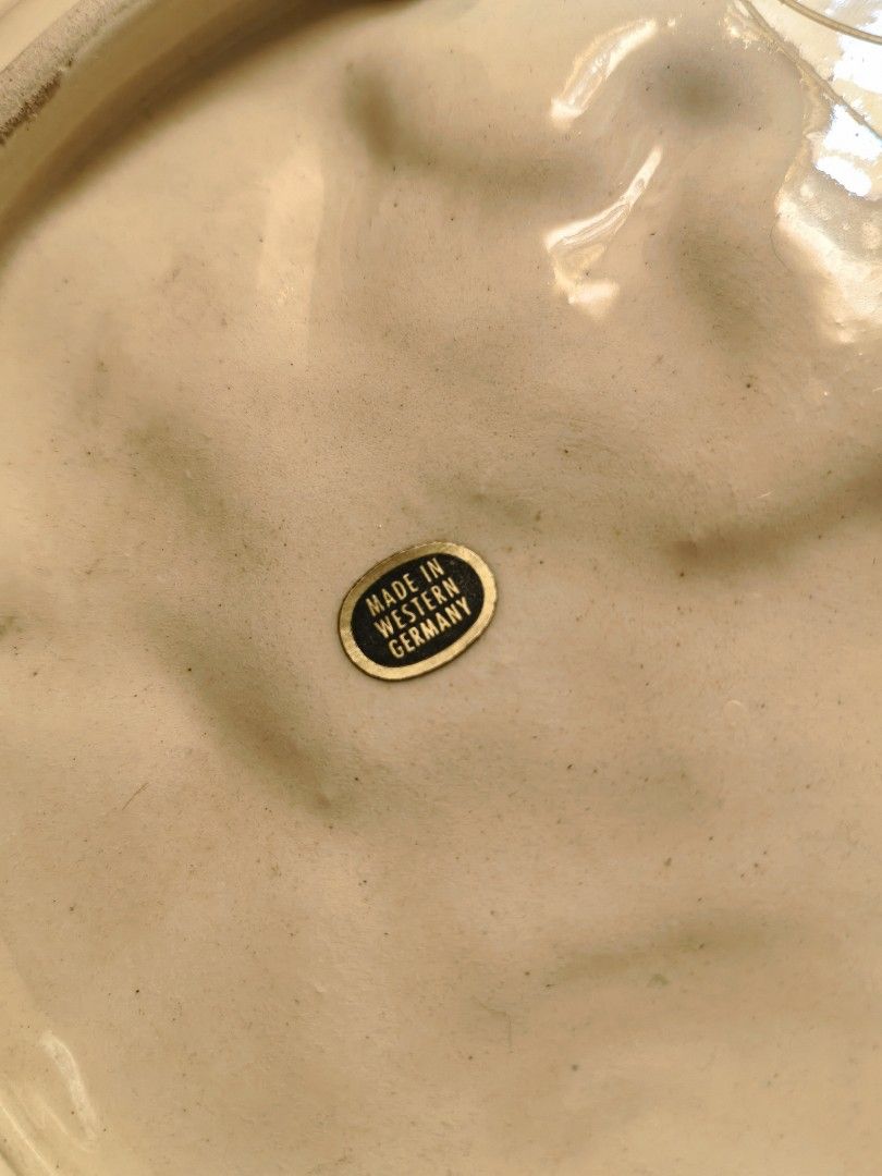 Vintage German wall plate 9 inches (Category: Wall Decor) located in Manila. Submitted by luckycharm_215 (Listing ID 1464903667, Image 3). Description: vgc.