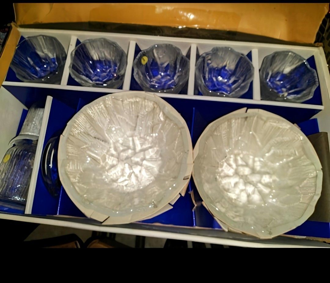 Vintage Hoya Set (Category: Vintage Collectibles) located in Bulacan. Submitted by mitchikoscollection (Listing ID 1464824884, Image 2). Description: Authentic/Original, Rare/Vintage Collectible Japan HOYA Set .. Issue ~ Box only luma na .. 🇯🇵 Vintage HOYA Set.
