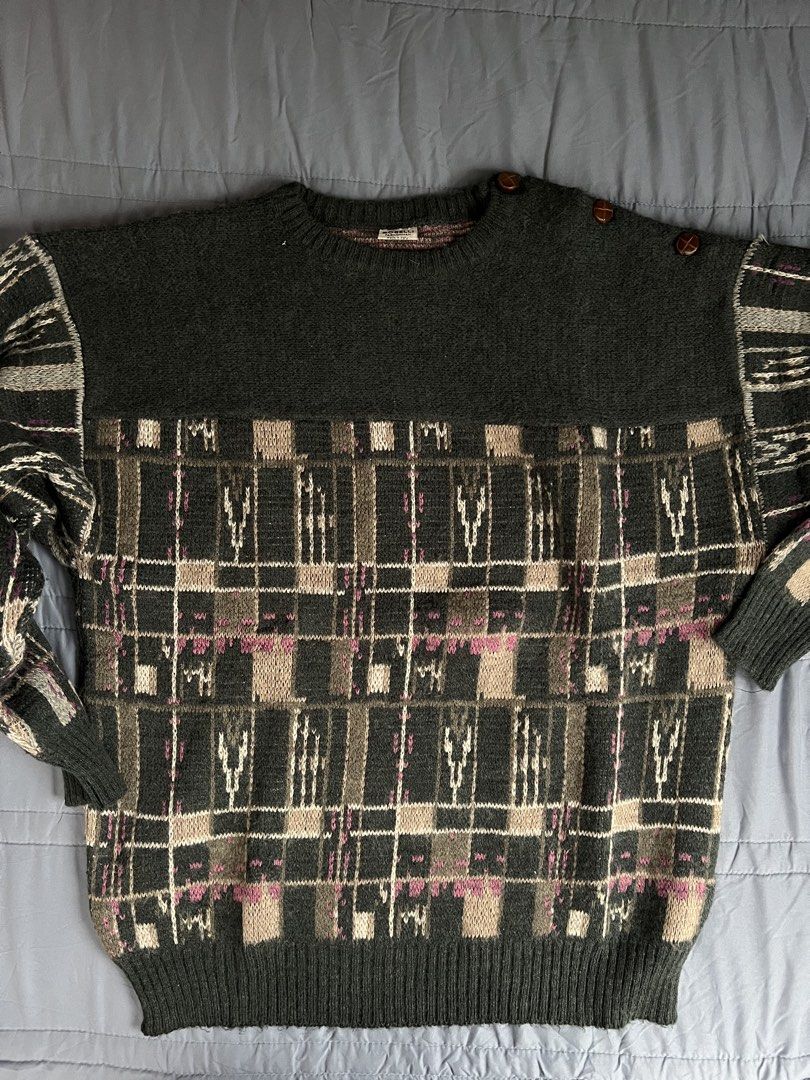 Vintage Knitted Sweater Robelli (Category: Coats, Jackets and Outerwear) located in Muntinlupa City. Submitted by coolthrifto (Listing ID 1464773782, Image 1). Description: Made in Italy Length: 26 Width: 23 Issues: none Knitted wool sweater.