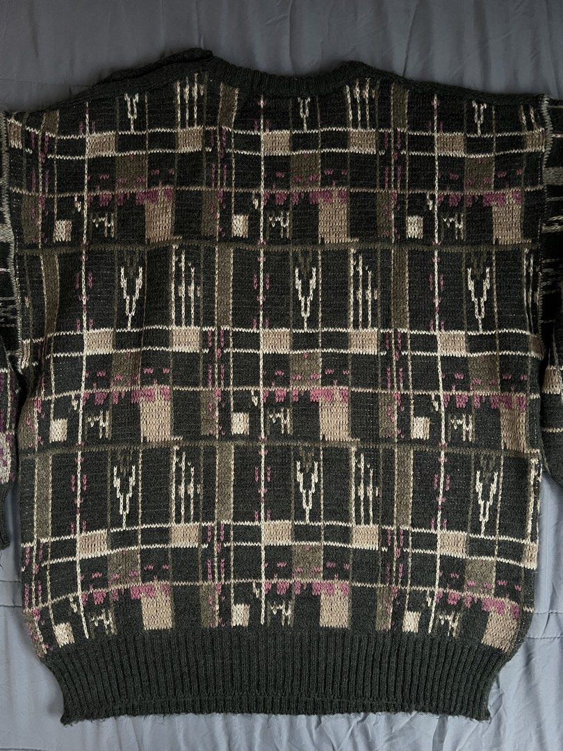 Vintage Knitted Sweater Robelli (Category: Coats, Jackets and Outerwear) located in Muntinlupa City. Submitted by coolthrifto (Listing ID 1464773782, Image 3). Description: Made in Italy Length: 26 Width: 23 Issues: none Knitted wool sweater.