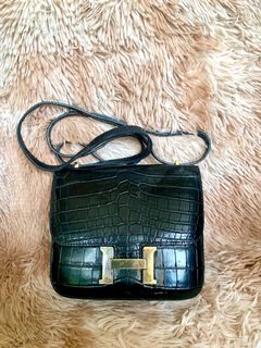 (Category: ) located in . Submitted by luxxe_closet (Listing ID 1464773258, Image 1). Description: .