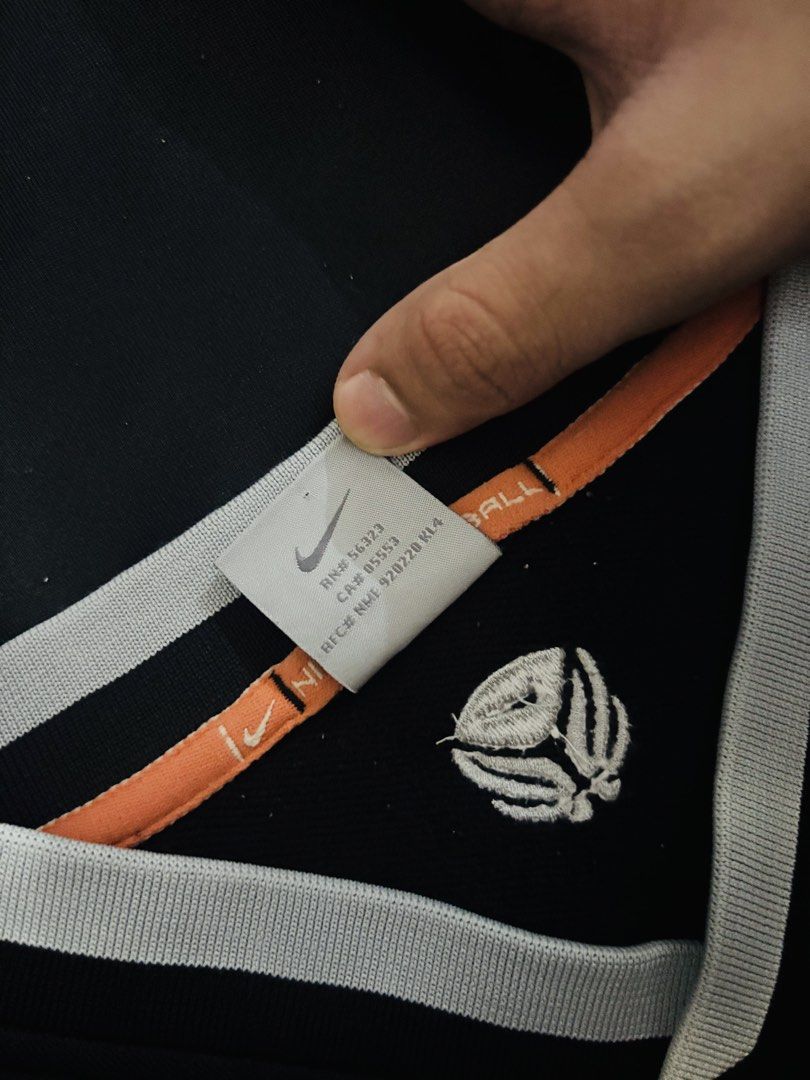 Vintage Nike V-neck Pullover Windbreaker Jacket (Category: Coats, Jackets and Outerwear) located in Calamba. Submitted by migo.cl (Listing ID 1464873104, Image 3). Description: - Size: L on tag - Condition: 9/10 / no issues - Dimes: L28 W21.5 - 1290 + sf - Negotiable (Selected items pero shoot your shot po!) The items are either thrifted or personal items. So please limit your expectations. The authenticity of our products is not 100% guaranteed 