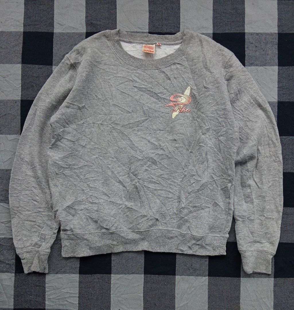 Vintage Piko surf wear (Category: Coats, Jackets and Outerwear) located in Polomolok. Submitted by timog_high_ice (Listing ID 1464805099, Image 1). Description: - Size Medium on tag - Width 19.5 - Length 21.5 - Minimal Hairline Ang Ganda nito ❤️.