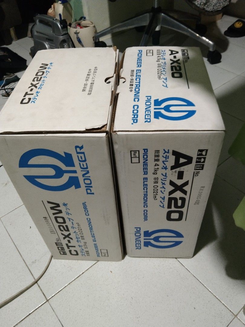 Vintage pioneer amplifier and cassette deck (Category: Looking For) located in Caloocan City. Submitted by noeld316982578 (Listing ID 1464847953, Image 1). Description: pm sa my gusto working nakabox pa 110v.