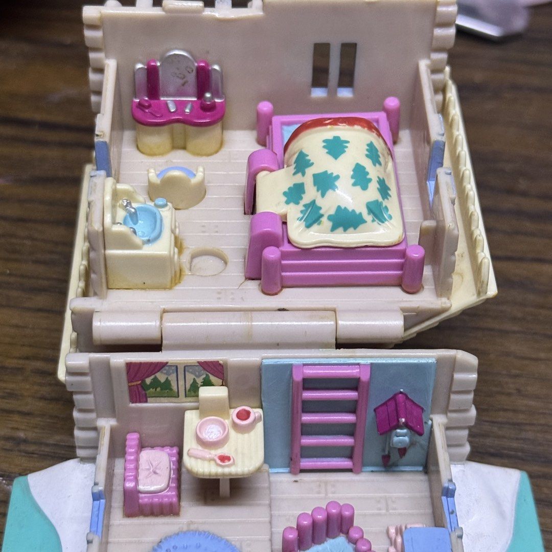 vintage polly pocket original (no figures) (Category: Vintage Collectibles) located in Mandaluyong City. Submitted by snowluna (Listing ID 1464808067, Image 2). Description: • original polly pocket • no figures mop: gcash mod: J&T.
