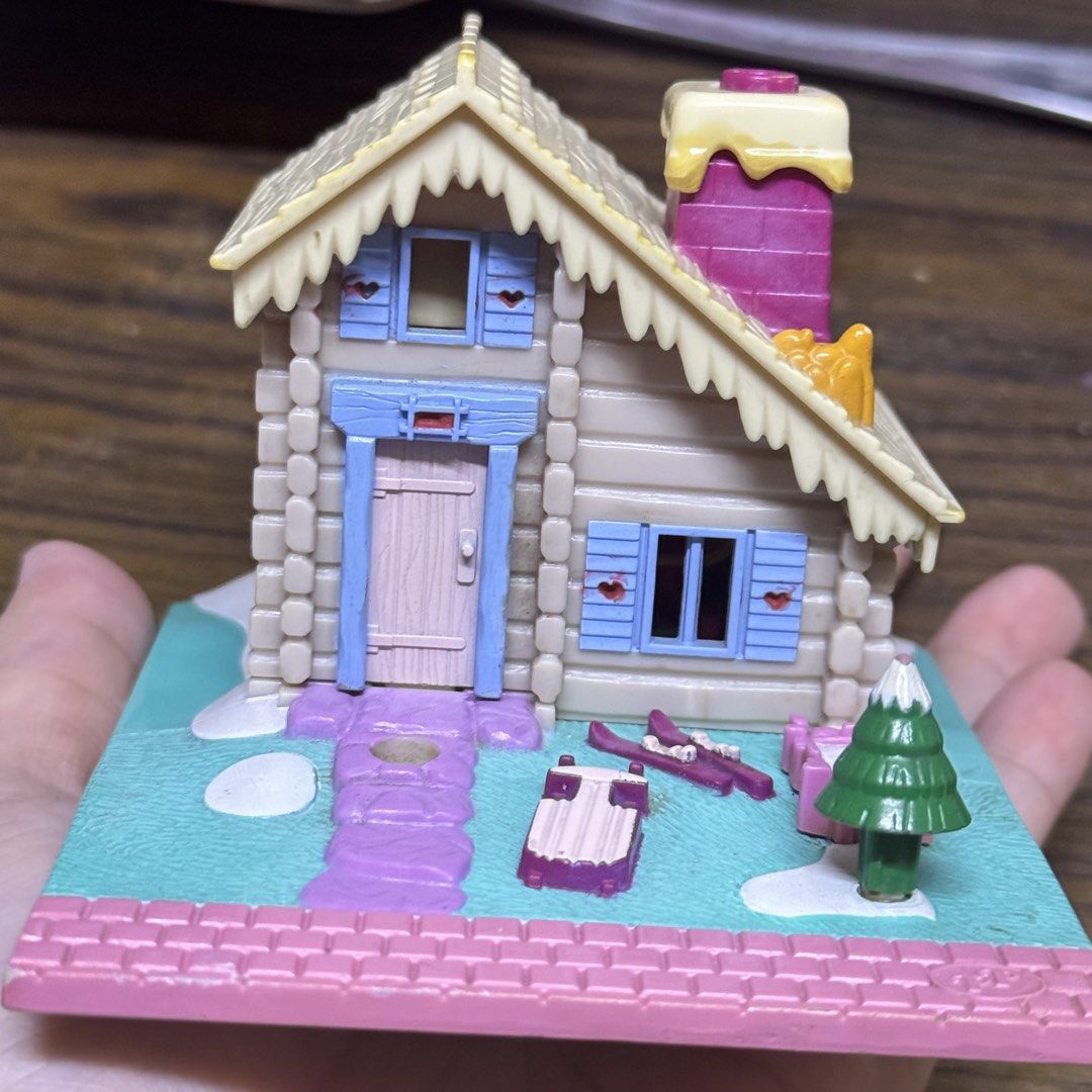 vintage polly pocket original (no figures) (Category: Vintage Collectibles) located in Mandaluyong City. Submitted by snowluna (Listing ID 1464808067, Image 1). Description: • original polly pocket • no figures mop: gcash mod: J&T.