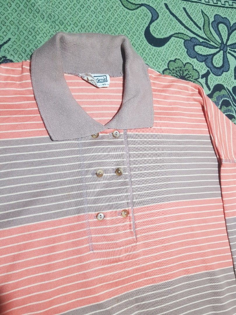 VINTAGE polo sweatshirt (Category: Coats, Jackets and Outerwear) located in Manila. Submitted by arttchive (Listing ID 1464917722, Image 2). Description: Vintage polo sweatshirt Length: 27 Sleeve: 22 Width: 18.5 Color rate: 9/10 Excellent condition ₱399.00+shipp Available✅.