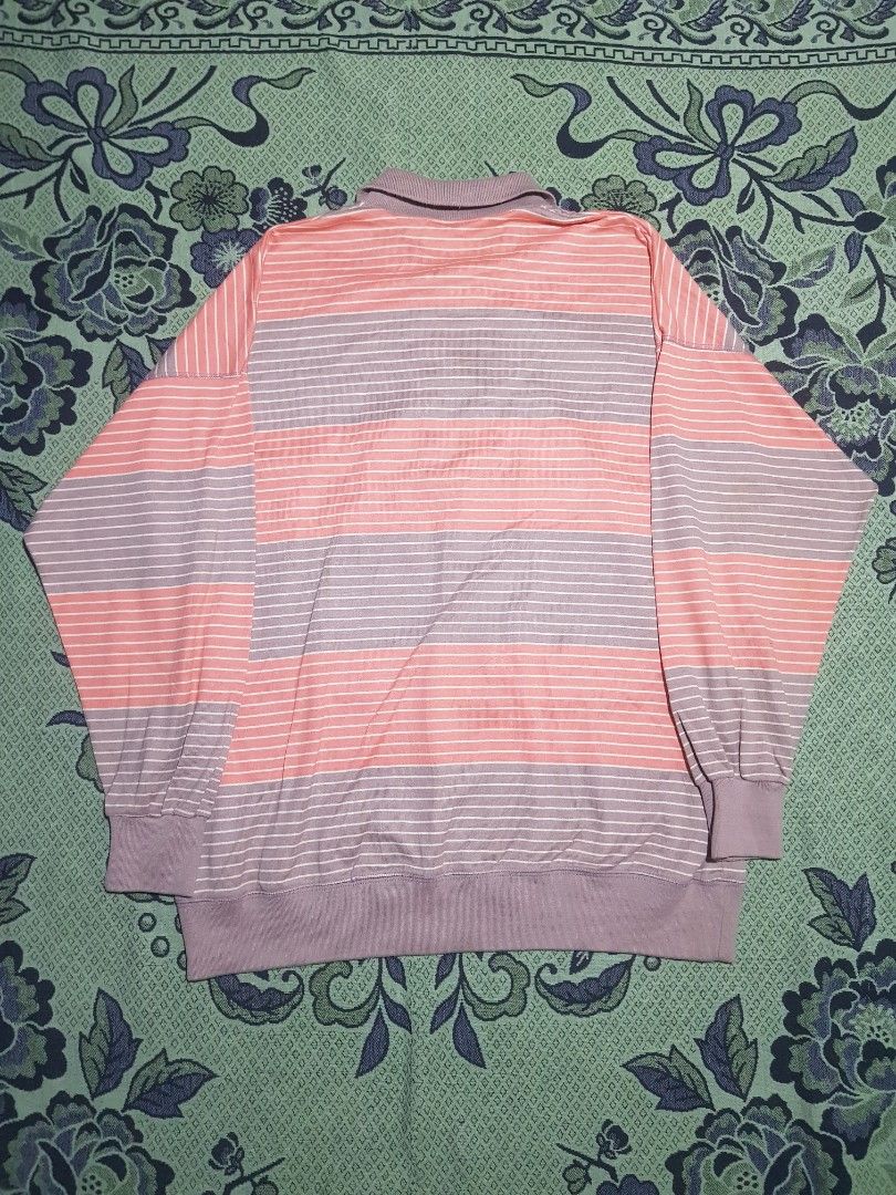 VINTAGE polo sweatshirt (Category: Coats, Jackets and Outerwear) located in Manila. Submitted by arttchive (Listing ID 1464917722, Image 3). Description: Vintage polo sweatshirt Length: 27 Sleeve: 22 Width: 18.5 Color rate: 9/10 Excellent condition ₱399.00+shipp Available✅.