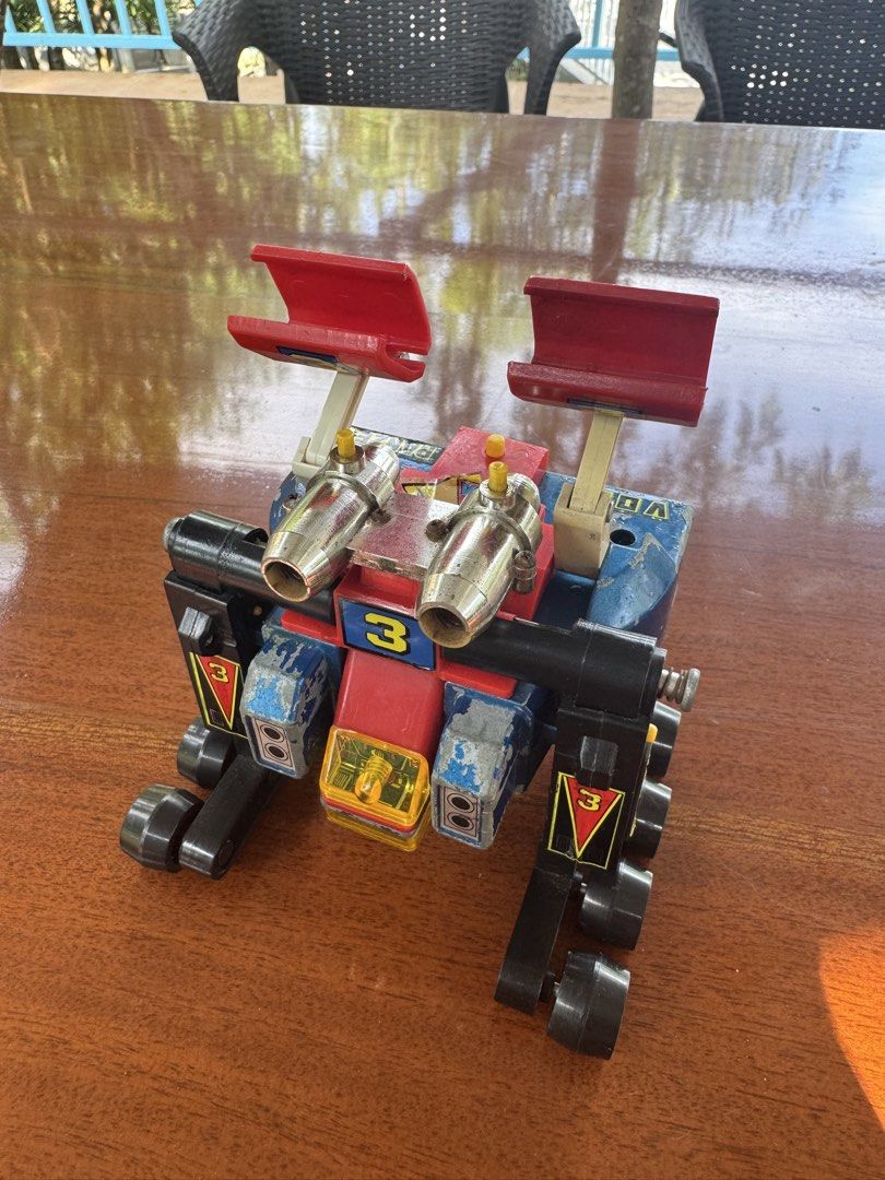 Vintage Voltes V (Category: Action & Battle Toys) located in Quezon City. Submitted by dsemana (Listing ID 1464944875, Image 3). Description: all original wysiwyg.