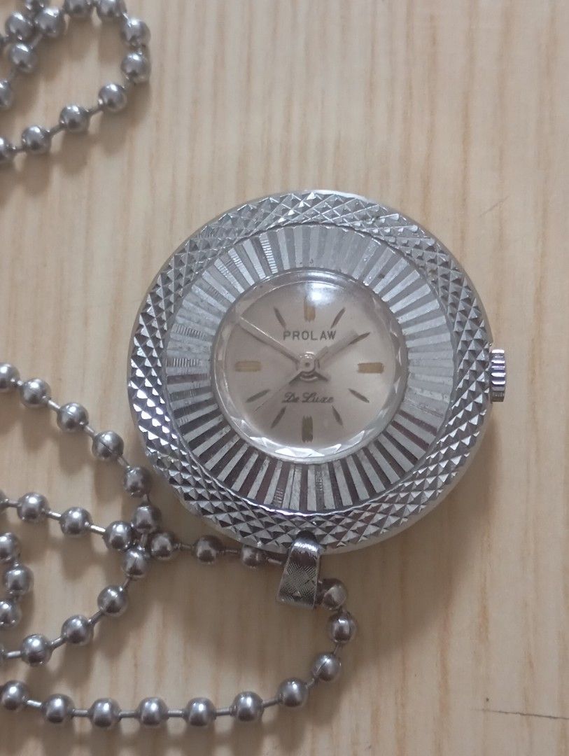 Vintage winding watch (Category: Women's Watches) located in Las Pinas. Submitted by quick_deals_great_finds2 (Listing ID 1464783838, Image 1). Description: Vintage good working condition.
