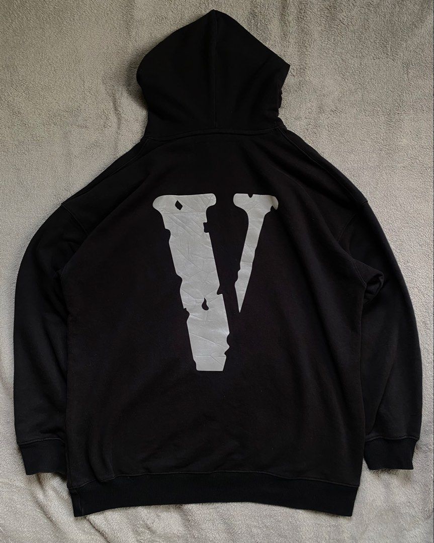 VLONE STAPLE 3M V LOGO (Category: Coats, Jackets and Outerwear) located in Dalaguete. Submitted by mrthrift. (Listing ID 1464806027, Image 3). Description: DIMES 24x27.