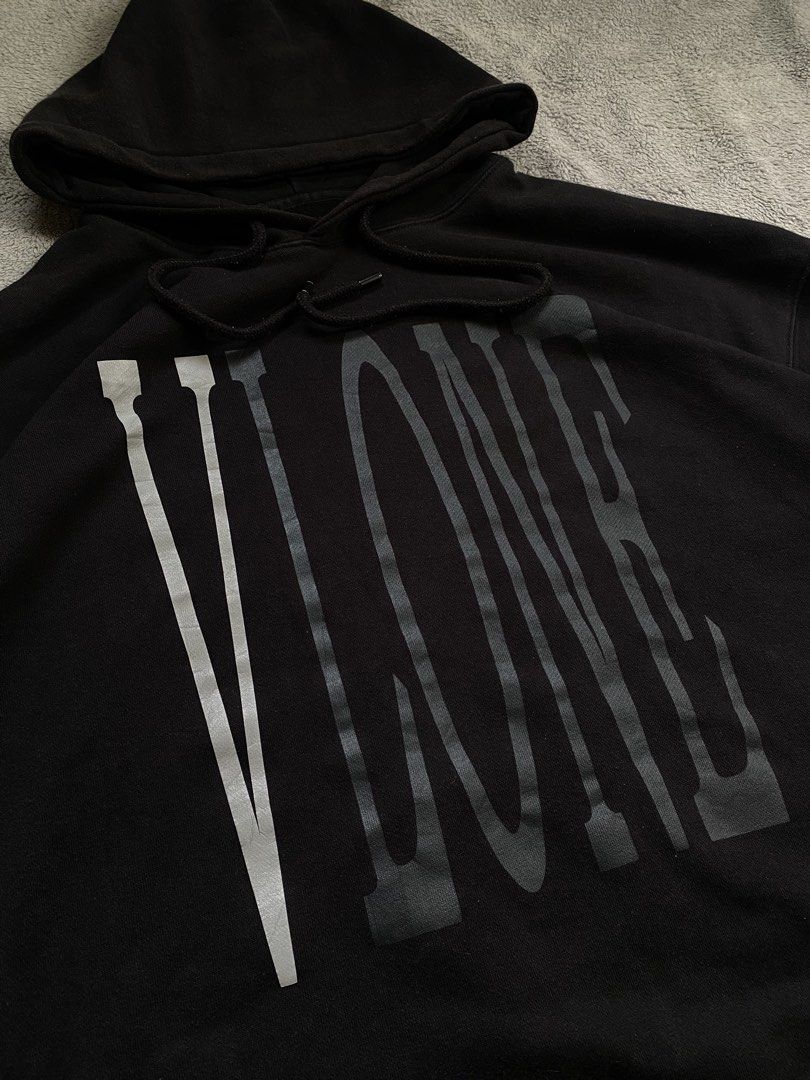 VLONE STAPLE 3M V LOGO (Category: Coats, Jackets and Outerwear) located in Dalaguete. Submitted by mrthrift. (Listing ID 1464806027, Image 2). Description: DIMES 24x27.