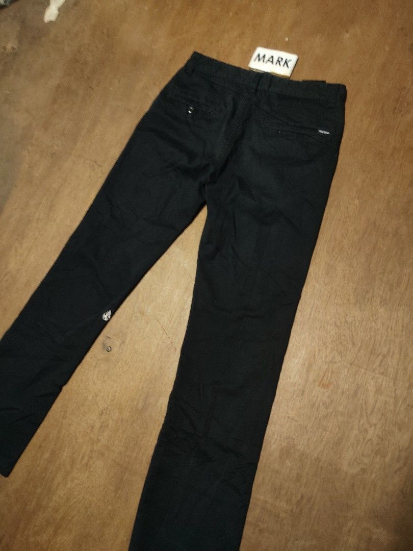 Volcom pants (Category: Chinos) located in Santa Cruz. Submitted by mark_grimaldo (Listing ID 1464891392, Image 3). Description: Volcom chino pants ✅Size: (27 x 35) ✅P 550 ✅9/10 condition Laguna Area DM📩📩📩.
