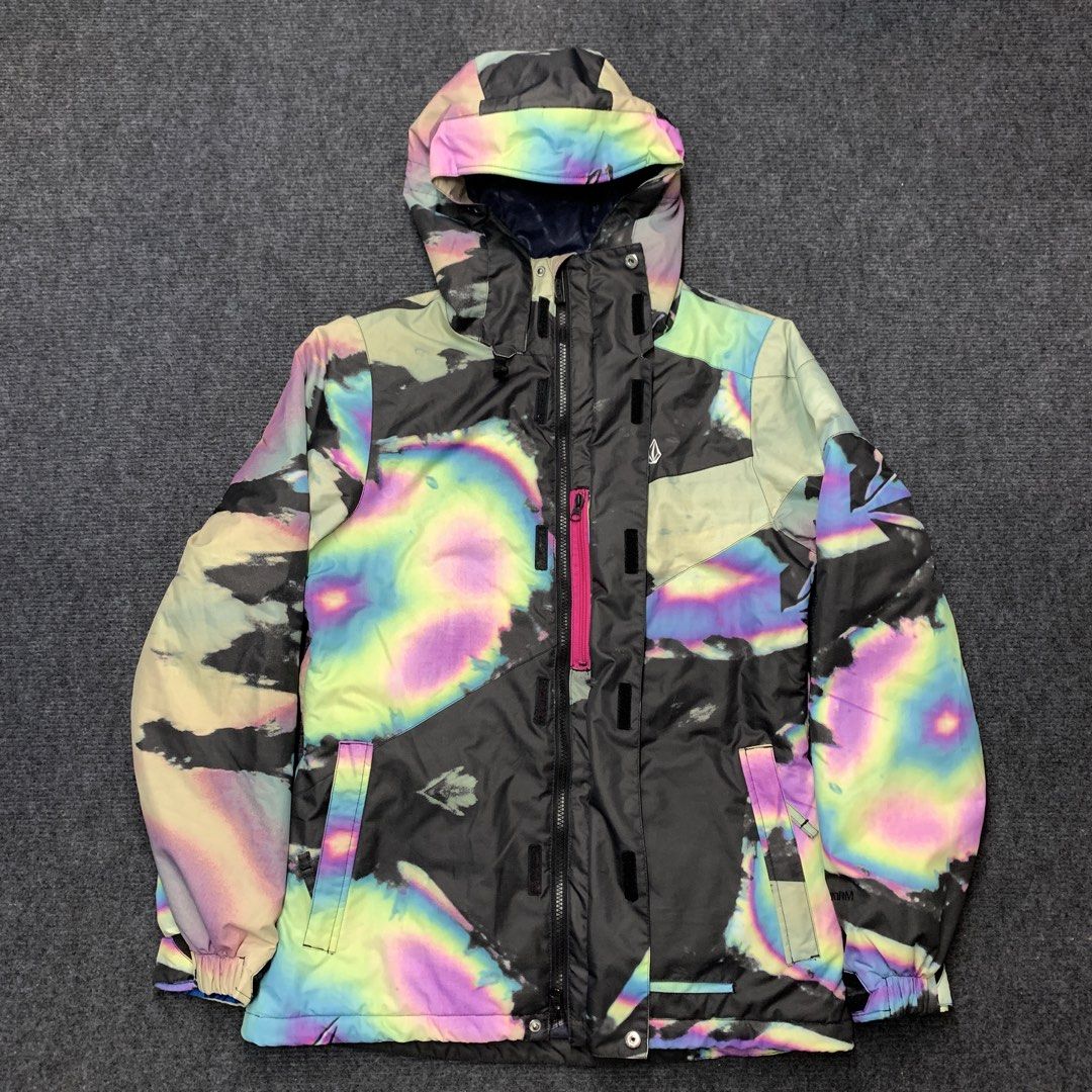 Volcom Snow Jacket Tie Dye Rainbow Size S (Category: Coats, Jackets and Outerwear) located in Imus. Submitted by la.wigginss0 (Listing ID 1464806600, Image 2). Description: - Brand: Volcom - Size: S (check tag for waterproof ratings) - Exterior: Eye-catching rainbow tie-dye print - Interior: Wild jungle animal and abstract print lining - Features: Attached hood, zip-up front with storm flap, secure pockets, and adjustable wrist cuffs - Condition/