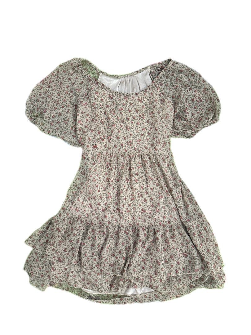 Whimsy floral dress (Category: Dresses) located in Talisay. Submitted by kjujucloset (Listing ID 1464804460, Image 1). Description: No issue M-L.