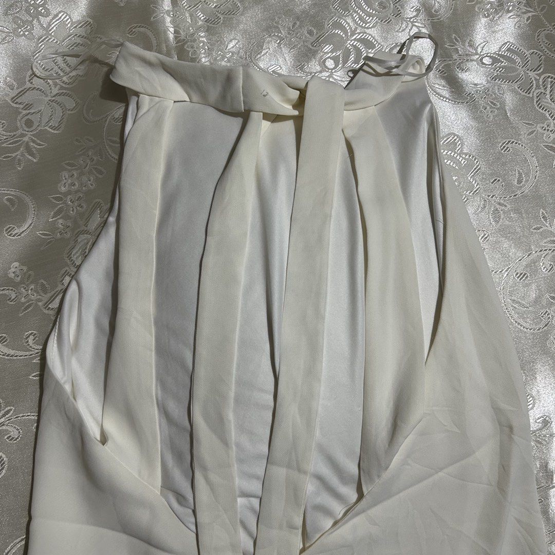 White Backless Dress (Category: Dresses) located in Manila. Submitted by hvscloset (Listing ID 1464876506, Image 3). Description: .