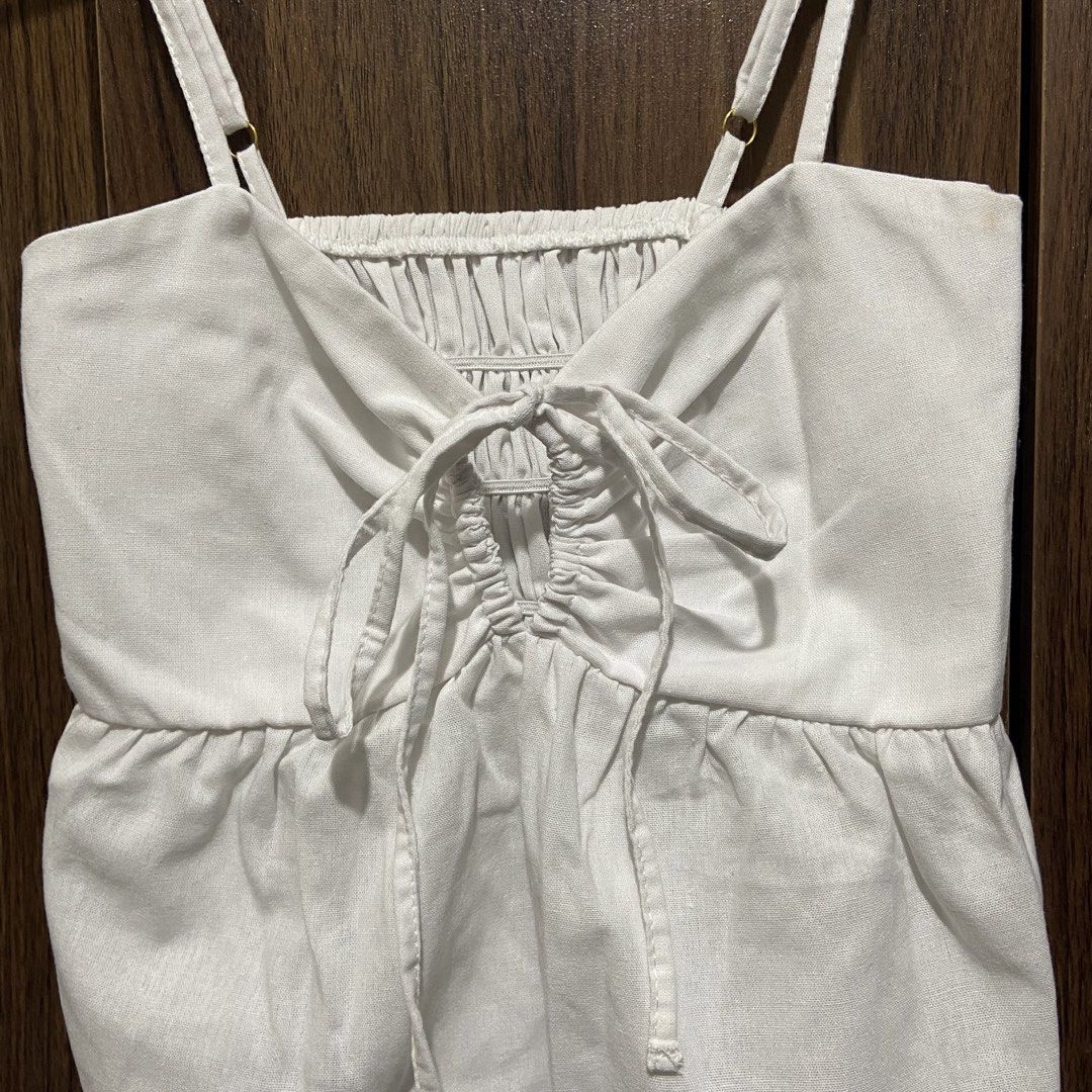 White Camisole Top (Category: Others Tops) located in Marikina City. Submitted by jeliie (Listing ID 1464888259, Image 3). Description: No issue di pa nasusuot.