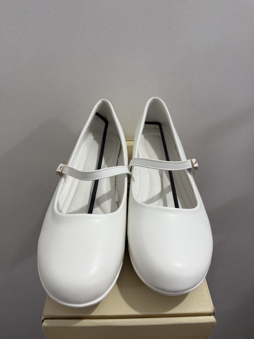 White Clinical Shoes (Category: Flats & Sandals) located in Paranaque City. Submitted by bern26ice (Listing ID 1464859346, Image 1). Description: - USA 11/ EUR 41 - Used once during oathtaking .