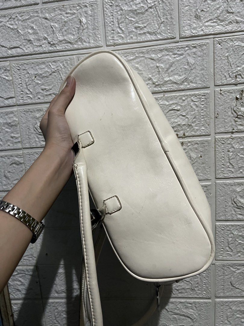 White Coquette Shoulder Bag (Category: Shoulder Bags) located in Manila. Submitted by erickalago (Listing ID 1464921405, Image 3). Description: ISSUE: NEED WASH loc: Manila.