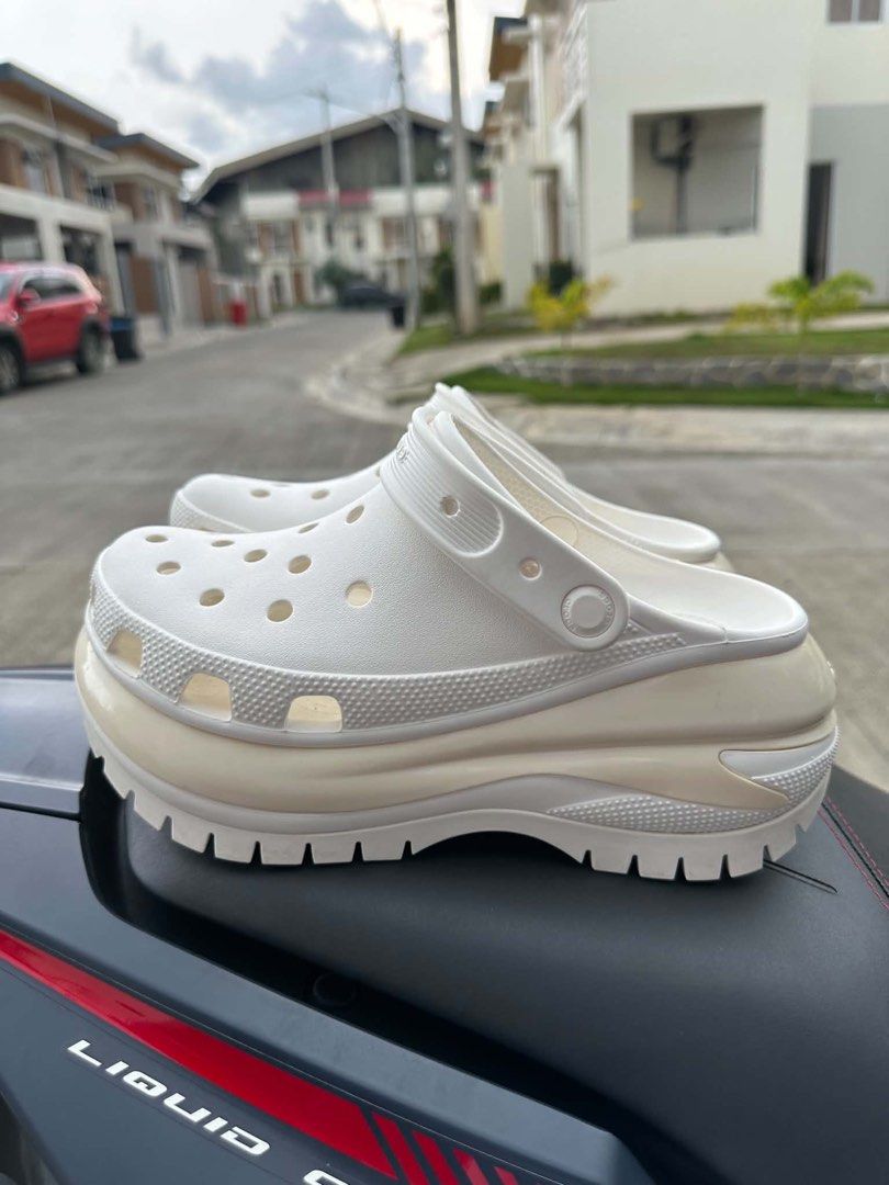 White Crocs Mega Crush Clogs (Category: Flats & Sandals) located in Cagayan de Oro. Submitted by vaststar_821a3e (Listing ID 1460430365, Image 1). Description: .