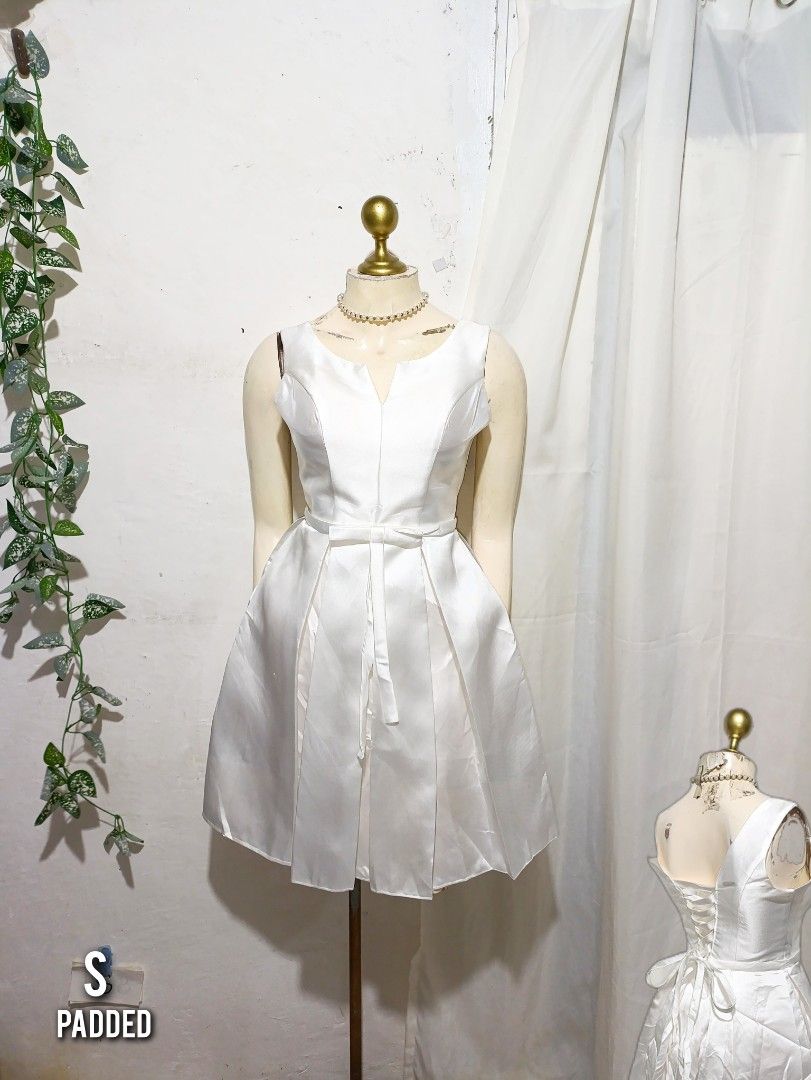 White Elegant Mini Formal Dress Retro (Category: Dresses) located in Pateros City. Submitted by amj_amj (Listing ID 1464876237, Image 1). Description: .