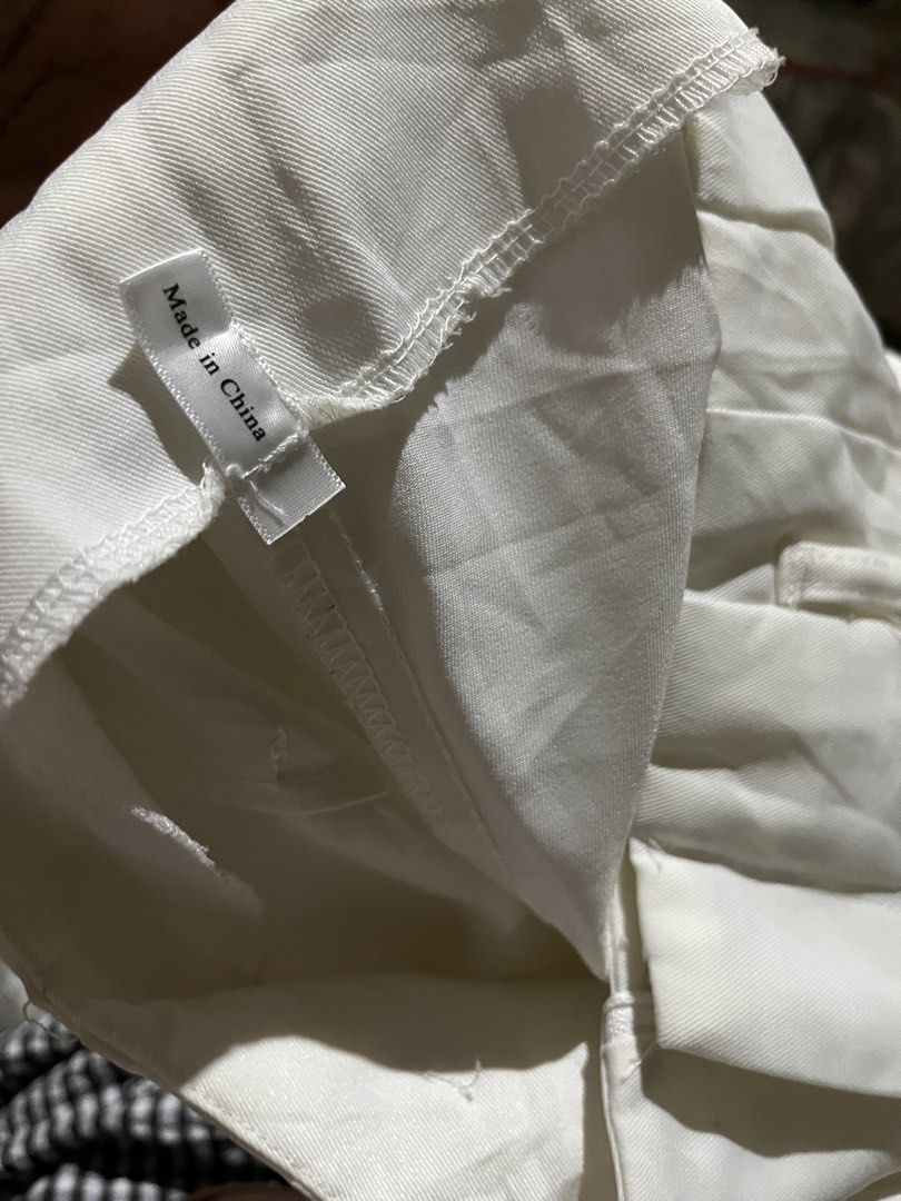 White high waisted pleated shorts (Category: Shorts) located in Nagcarlan. Submitted by young_gfclira (Listing ID 1464823822, Image 2). Description: - Color: White - Fit: High waist with structured pleated front - Hem: Folded cuffs - Sizing: Size tag missing, estimated fit in details - Styling: Pairs perfectly with crop tops and basic tees.