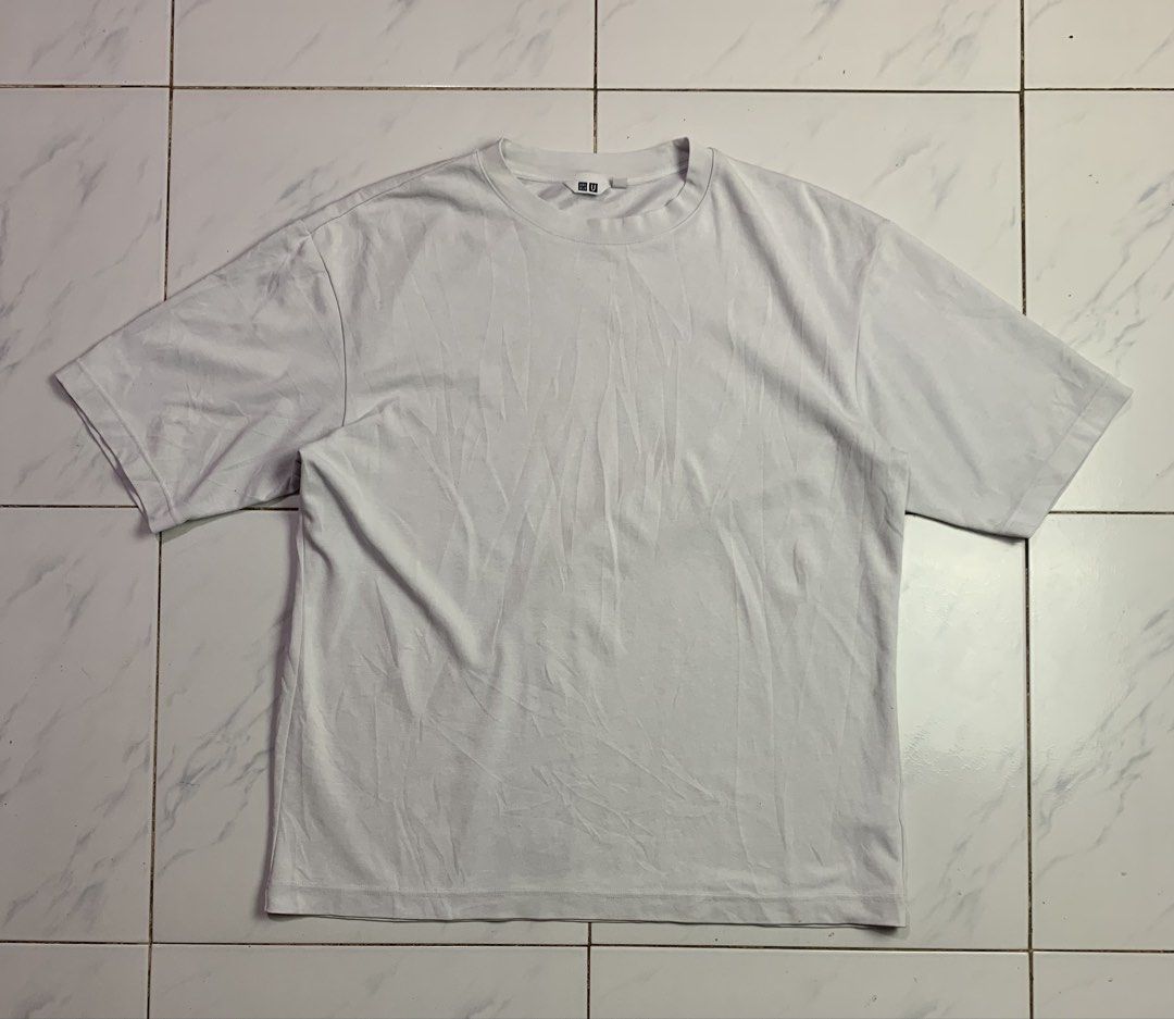 White or silver uniqlo airism (Category: Tshirts & Polo Shirts ) located in Davao. Submitted by frnzy05 (Listing ID 1464827451, Image 1). Description: Uniqlo white airism Size - XL on tag Width - 25 Length - 29 Issues - None Color rate - 9.5/10 Condition - Very good 499 + sf.
