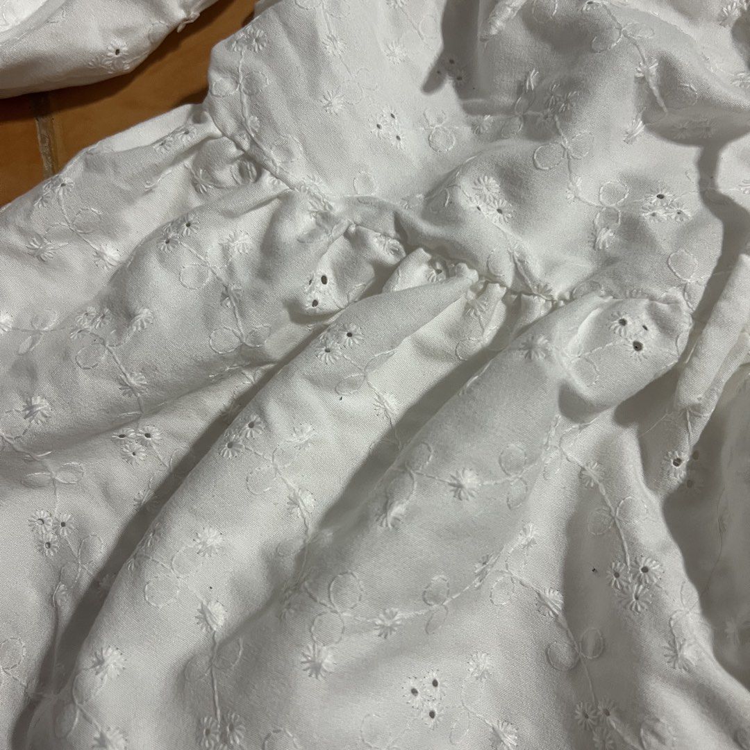 White peplum top (plus size) (Category: Blouses) located in Imus. Submitted by yanaxiesights (Listing ID 1464875998, Image 2). Description: 𑣲⋆ white peplum top (plus size) 𑣲⋆ used once or twice, bought for ₱278, can fit xl-xxxl rfs: decluttering — ᨳଓ . lalamove, strictly payment first ! 📍 Cavite.