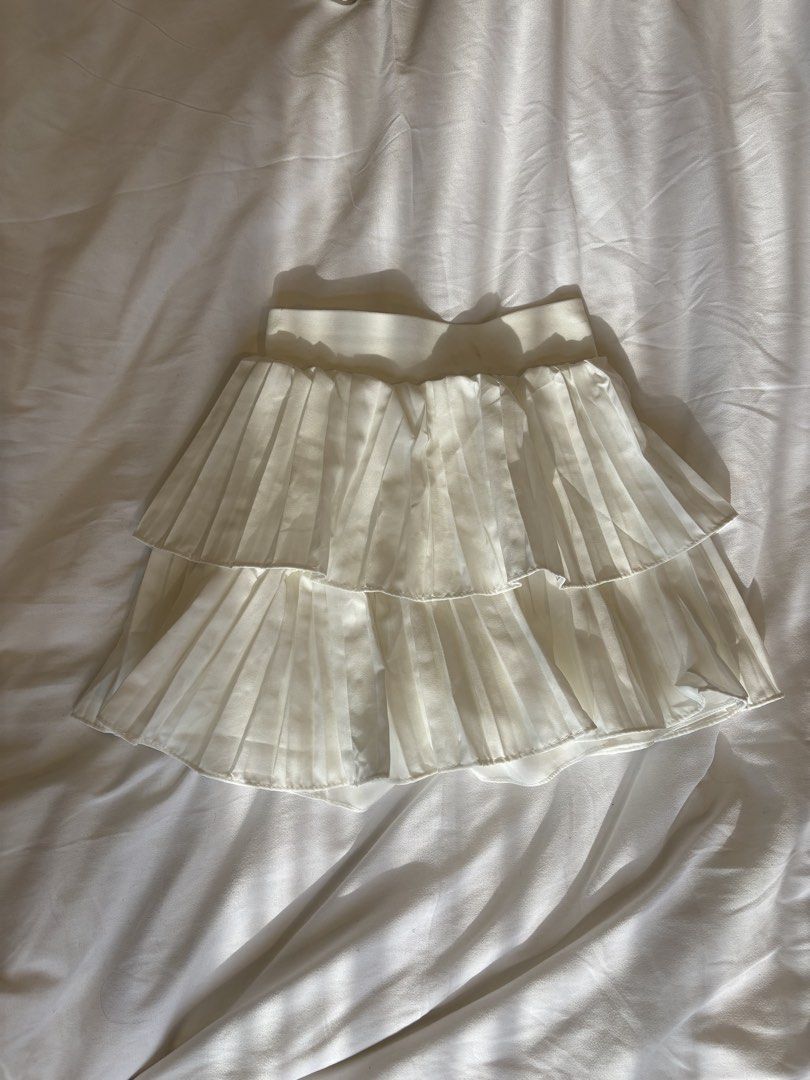 White Ruffled Skirt (Category: Skirts) located in Caloocan City. Submitted by lovedby_chi8 (Listing ID 1464841599, Image 1). Description: - has built-in shorts - garterized on waist.
