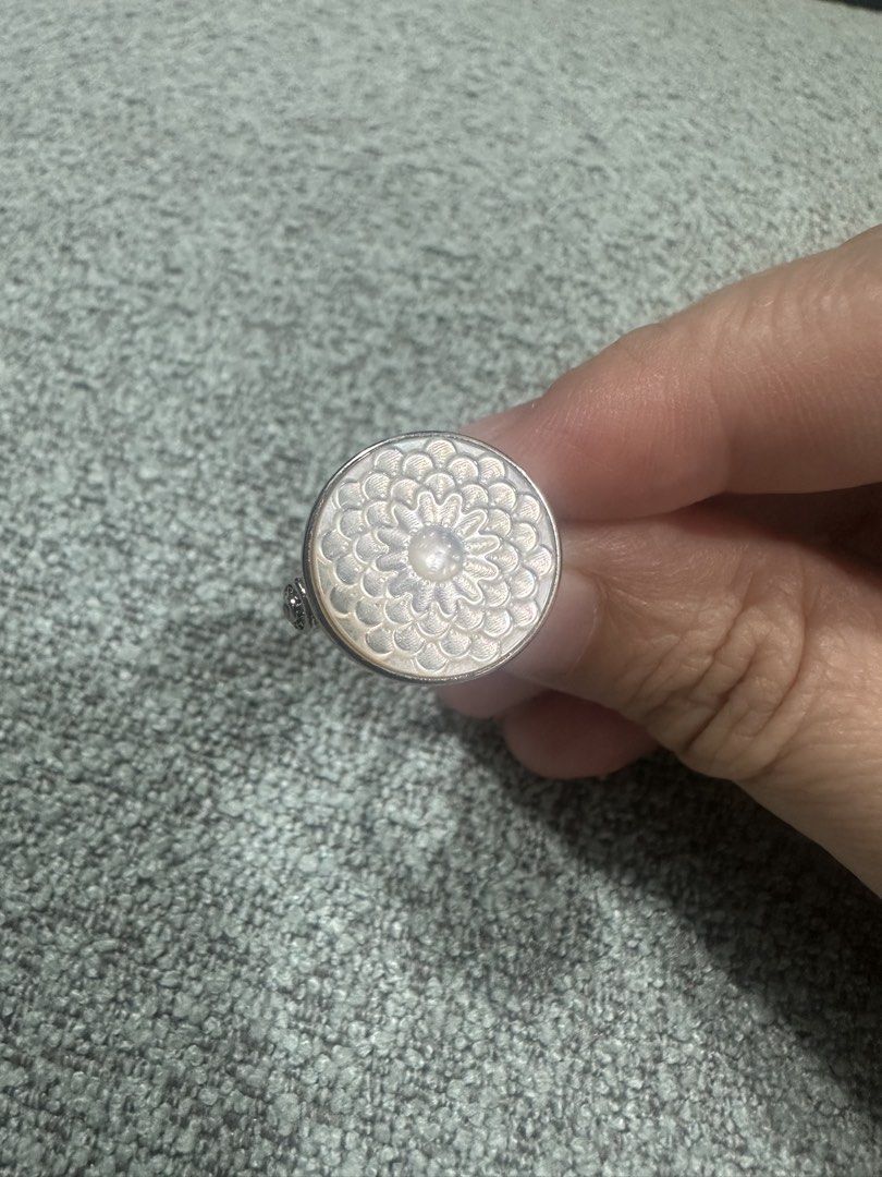 White Shell Ring (Category: Rings) located in Kuala Lumpur. Submitted by daiyanlili (Listing ID 1464872894, Image 1). Description: .