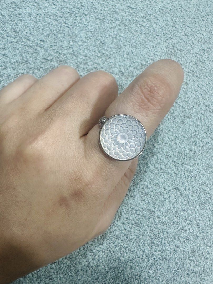 White Shell Ring (Category: Rings) located in Kuala Lumpur. Submitted by daiyanlili (Listing ID 1464872894, Image 3). Description: .