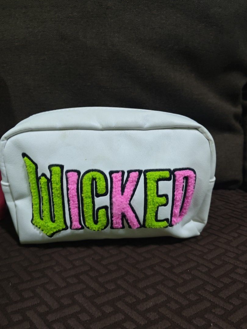 Wicked pouch (Category: Purses & Pouches) located in Pili. Submitted by zaneombao03491 (Listing ID 1464901031, Image 2). Description: .