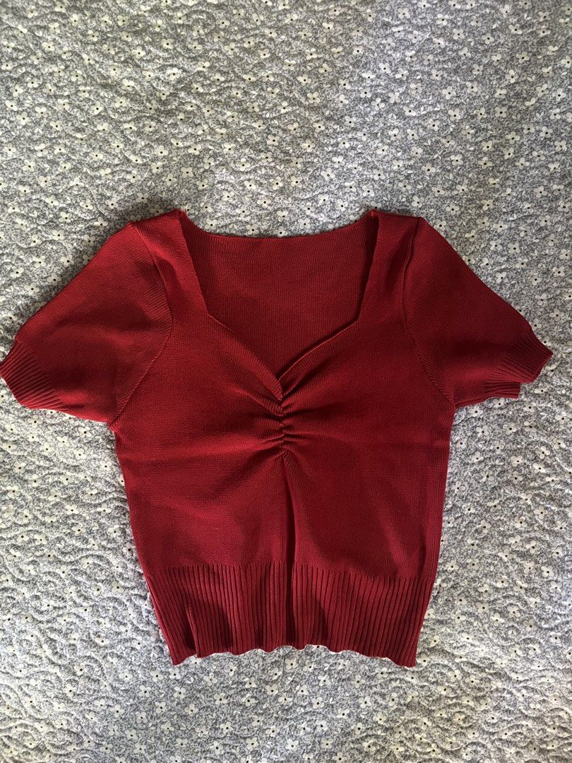 Wine Red Ribbed Ruched Top (Category: Blouses) located in Kabacan. Submitted by gdwmtine_28 (Listing ID 1464898903, Image 1). Description: Color: Deep burgundy/wine red Material: Ribbed/knitted stretch fabric.