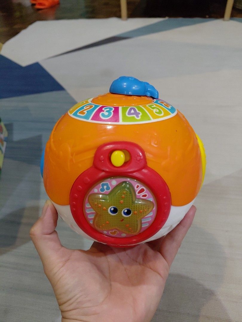 Winfun Roll n' Learn Ocean Activity Ball (Category: Infant Playtime) located in Pasig City. Submitted by aaa-choooo (Listing ID 1464819053, Image 2). Description: - bought for 1,299 Php - Ocean ball wiggles and wobbles on its own encouraging baby to chase and crawl - Spinning jellyfish and 3 buttons with crab, sea turtle & light-up starfish - Fun sounds, cheerful melodies and flashing light .
